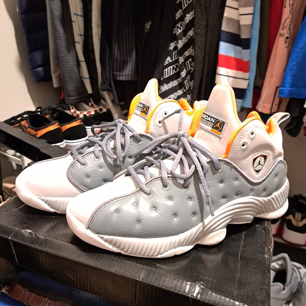 Jordan jumpman team 2 cool grey laser orange